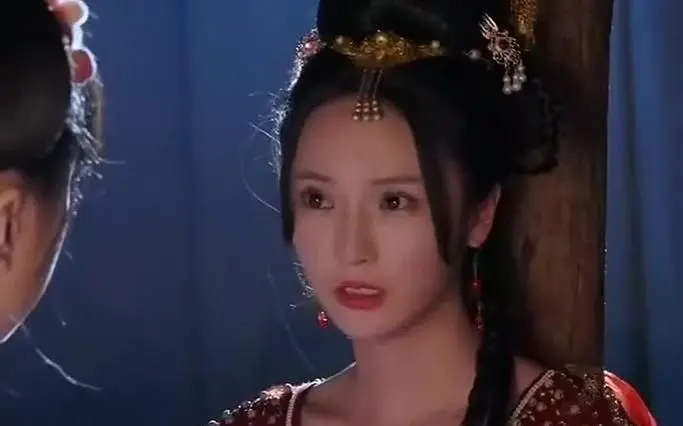 《穿越后，我靠网购当皇后》：爆笑宫廷生存指南，看现代打工人如何玩转古代电商，逆袭成后！