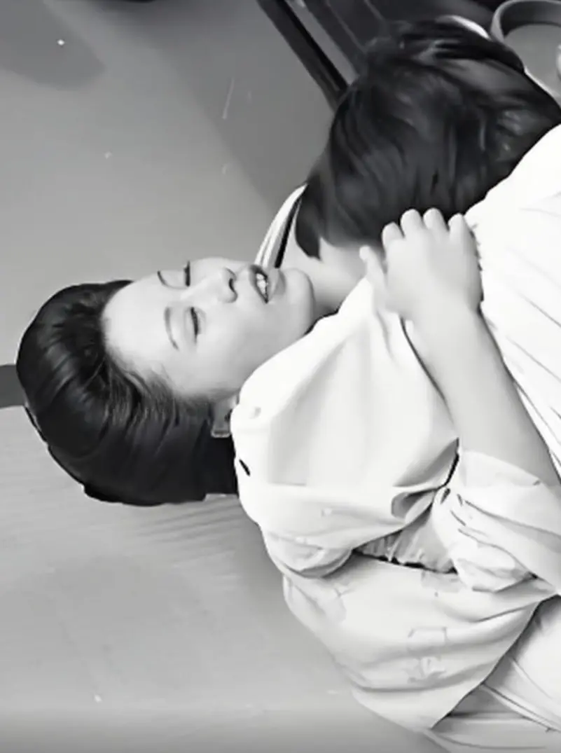 《秘本：袖与袖》：一部关于隐藏秘密、人情冷暖与命运纠缠的极致烧脑之作